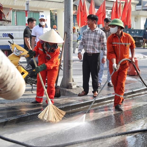 “Khoác áo mới” từng ngõ, phố, mừng ngày hội lớn của đất nước