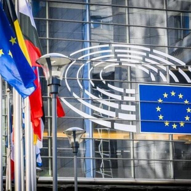 Nghị viện châu Âu hoãn phê chuẩn thỏa thuận thương mại với Mỹ