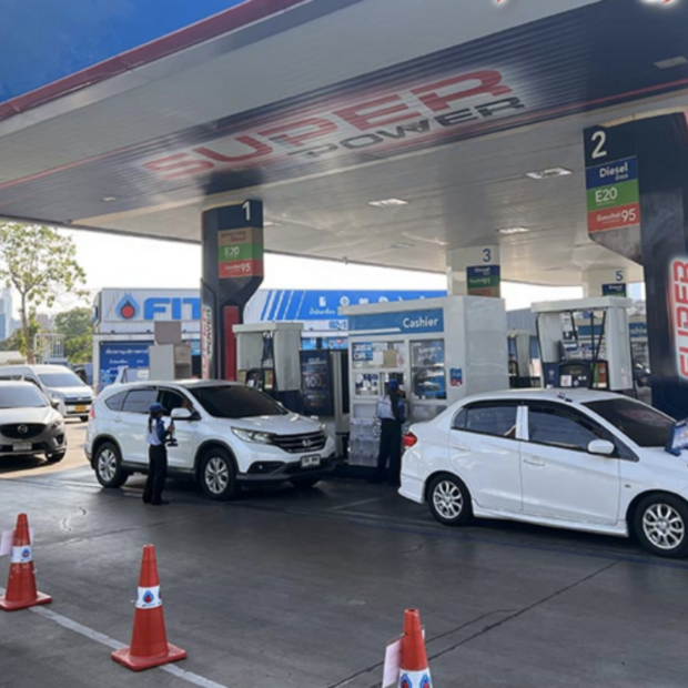 Người dân nhiều quốc gia đổ xô mua xăng, dầu do căng thẳng ở Trung Đông