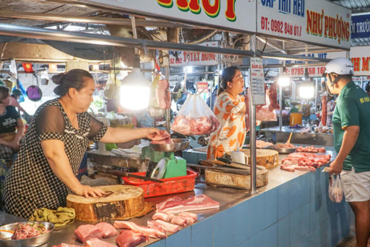 Tăng sức hút cho chợ truyền thống