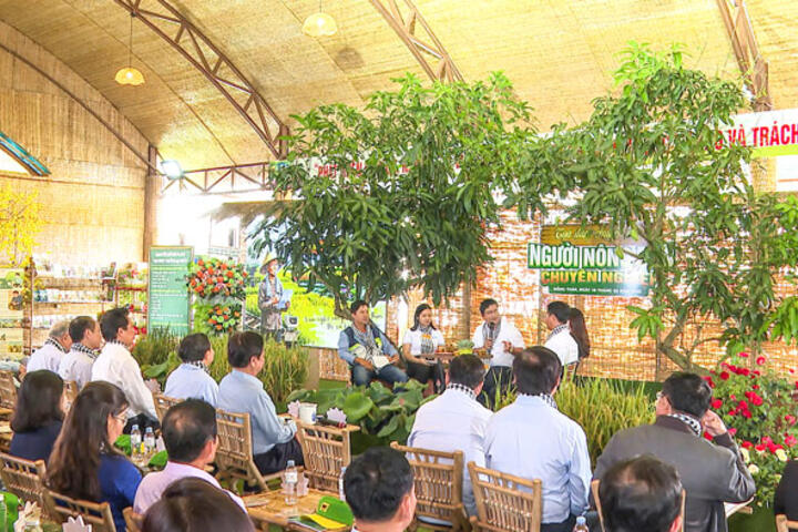 Làm nghề nông bằng tri thức- đi xa bằng hợp tác