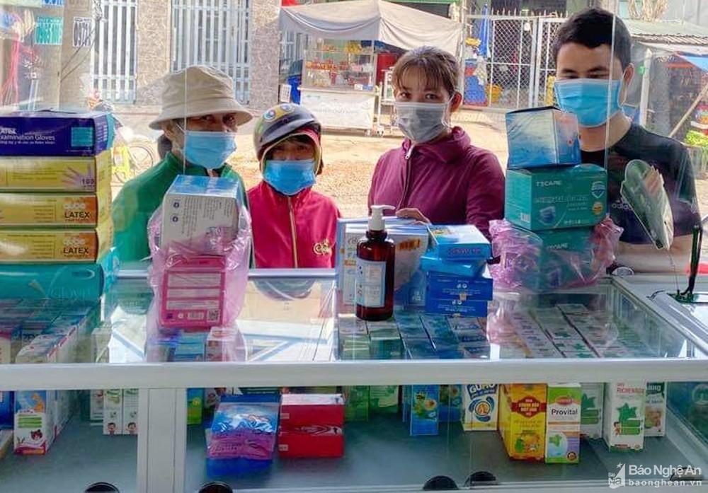 Nghệ An: Lượng người mua khẩu trang bắt đầu tăng