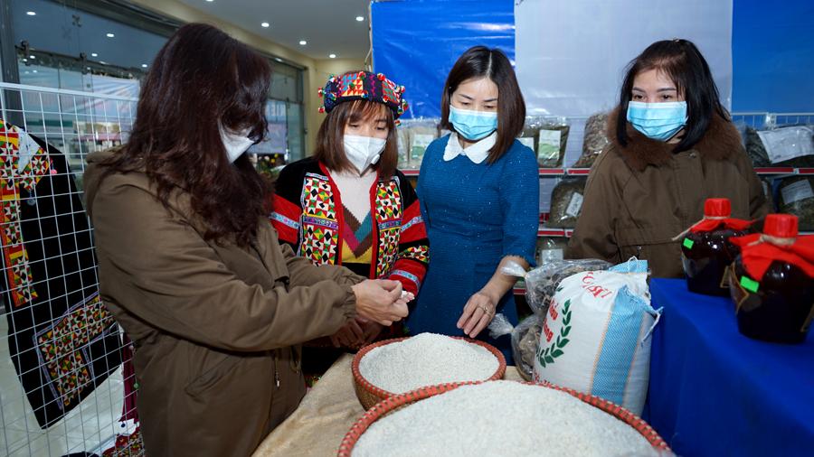 Các sản phẩm được trưng bày, bán tại Tuần lễ đều đảm bảo chất lượng, an toàn, có truy xuất nguồn gốc, giá bán phù hợp, thấp hơn giá sản phẩm cùng chủng loại đang bán trên thị trường.