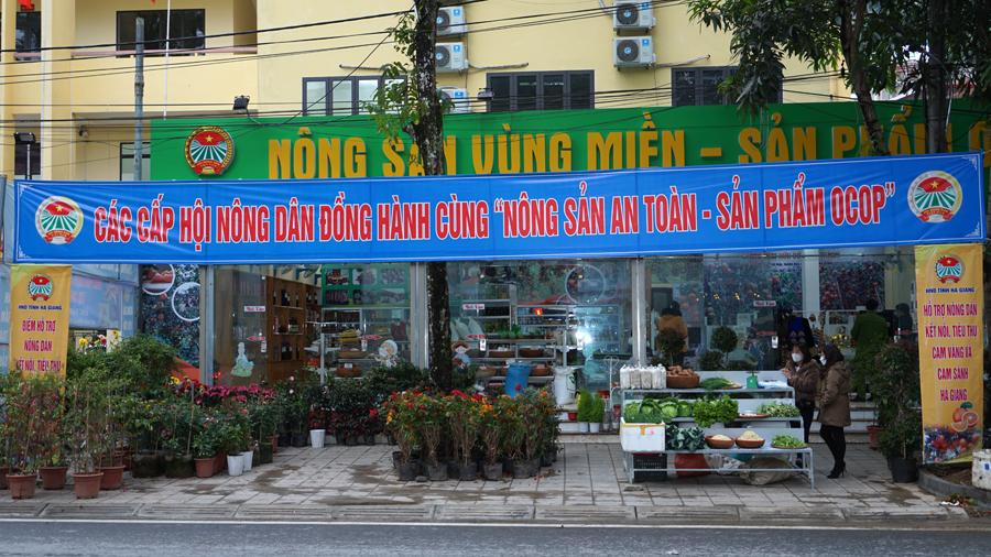 Không gian Tuần lễ giới thiệu, quảng bá nông sản và sản phẩm OCOP huyện Mèo Vạc tại tại cửa hàng Nông sản vùng miền -  Sản phẩm OCOP địa phương số 11, đường 20.8 TP Hà Giang.