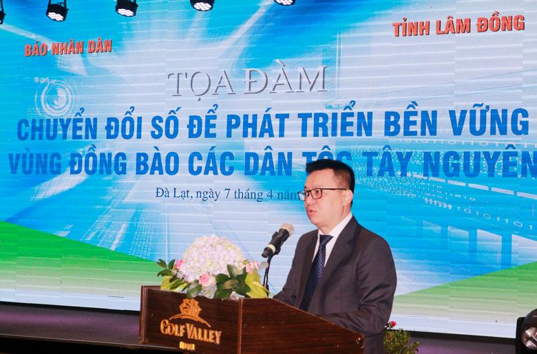 Đồng chí Lê Quốc Minh - Ủy viên Ban Chấp hành Trung ương Đảng, Tổng Biên tập Báo Nhân Dân, Phó Trưởng Ban Tuyên giáo Trung ương, Chủ tịch Hội Nhà báo Việt Nam phát biểu khai mạc buổi tọa đàm