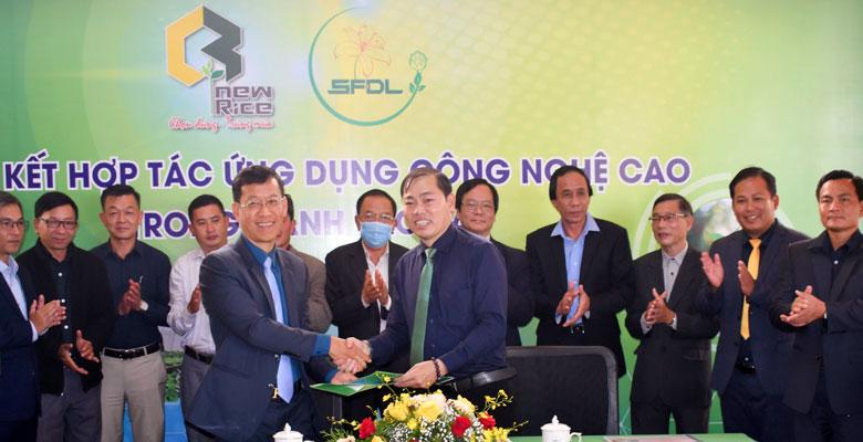 Lễ ký kết giữa Sunfood Đà Lạt Co.op với Công ty cổ phần Snewrice Việt Nam về hợp tác ứng dụng công nghệ cao trong canh tác rau
