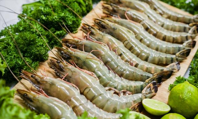 Tôm Việt Nam chiếm hơn một nửa tôm nhập khẩu vào Hàn Quốc. Ảnh: TL.