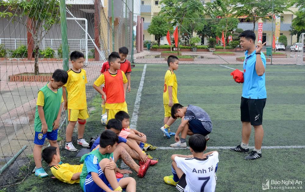 Nghi Lộc: Xác định thi đấu hết mình ở Giải Bóng đá TN-NĐ Cúp Báo Nghệ An năm 2022