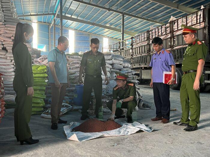 Thanh Hóa: Khởi tố thêm nhiều bị can liên quan đến hành vi sản xuất hàng giả  là phân bón