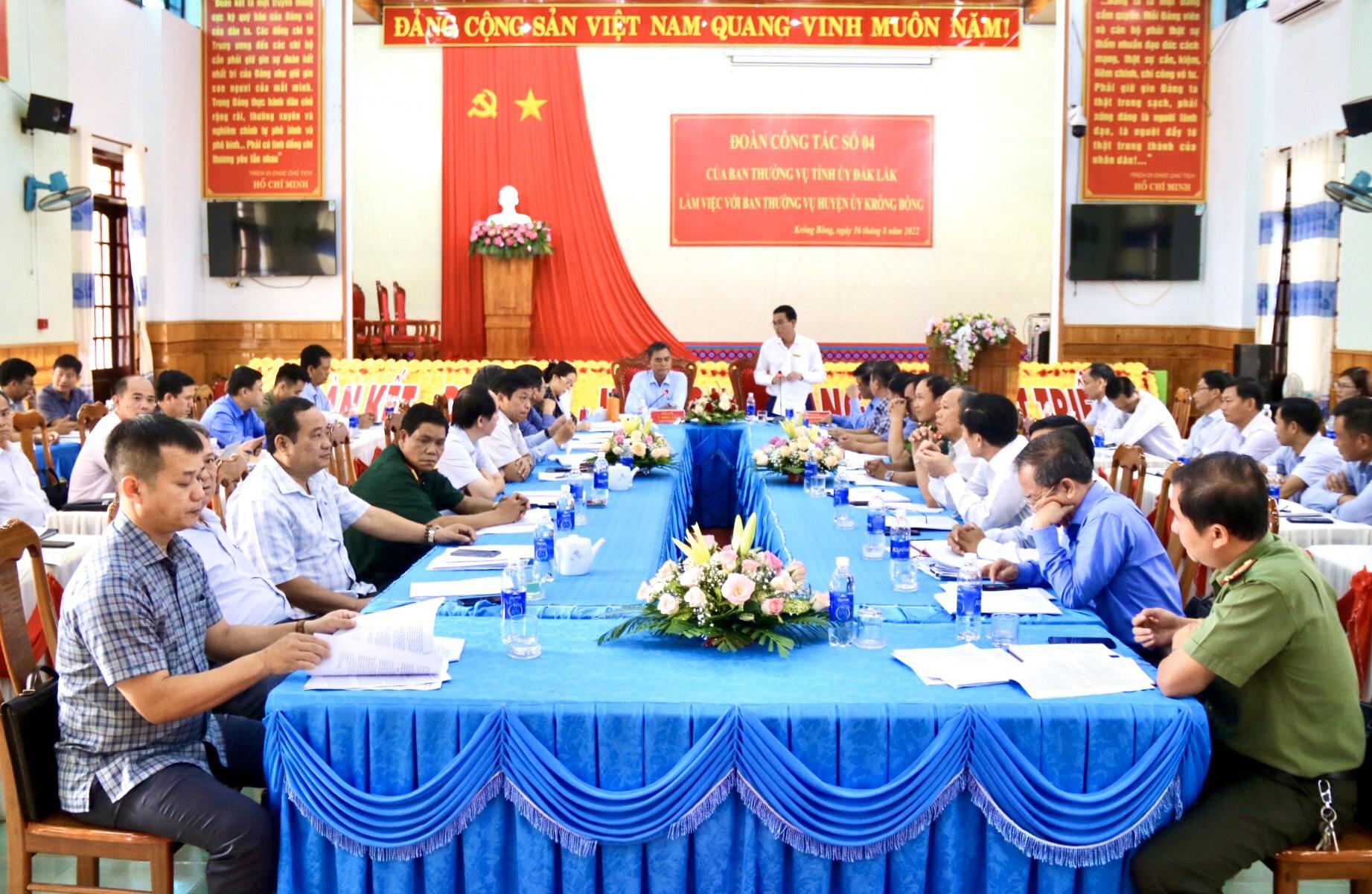 Quang cảnh buổi làm việc.