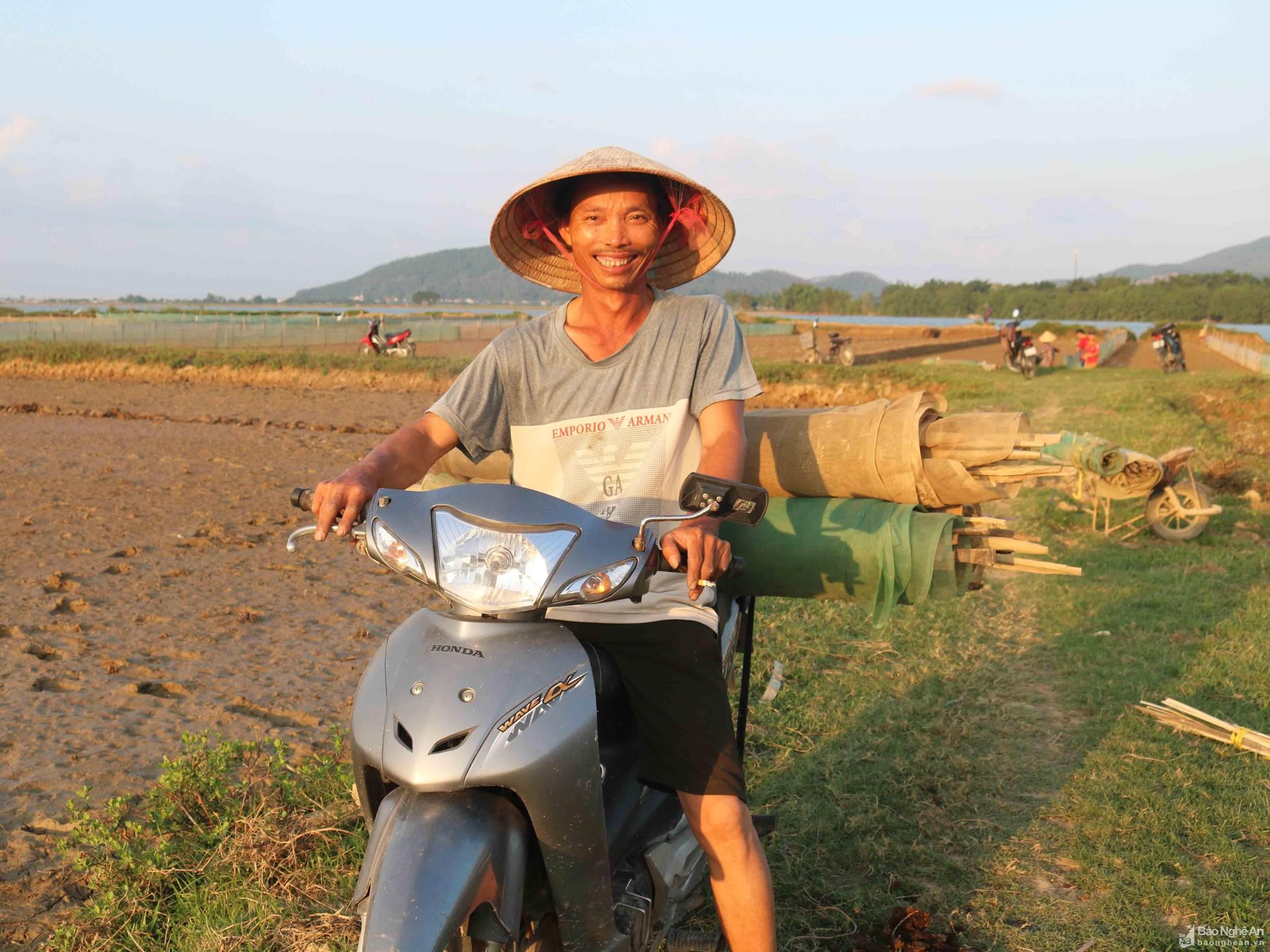 Nông dân Hưng Nguyên công phu đắp bờ chuẩn bị 'săn' rươi ảnh 3