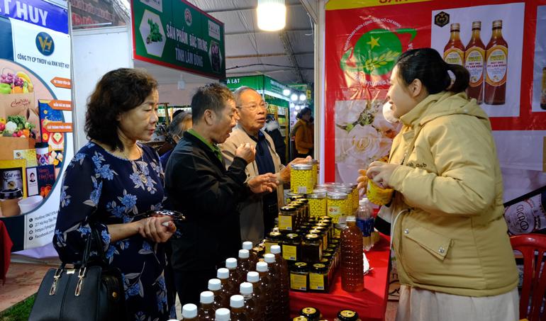 Sản phẩm Mật ong PT Lâm Đồng tham gia Hội chợ thương mại Festival Hoa Đà Lạt, nông sản thanh niên toàn quốc