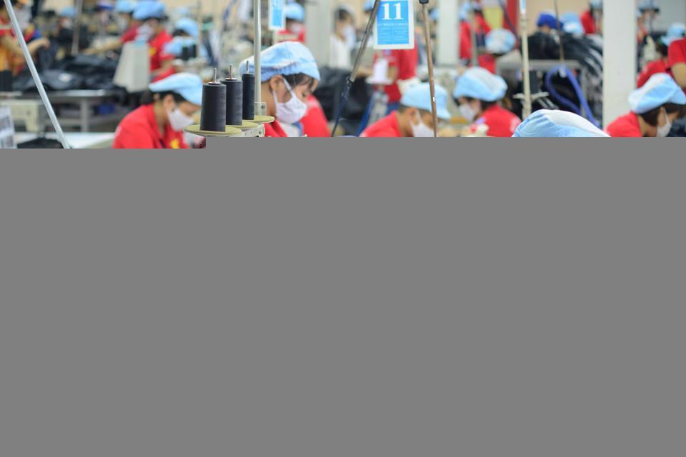 Ứng dụng công nghệ trong sản xuất tại Tổng Công ty May 10. Ảnh minh họa