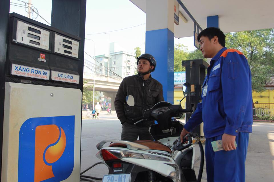 Xăng dầu là mặt hàng xuất khẩu tăng trưởng cao nhất 2 tháng đầu năm 2023. Ảnh: Công Hùng