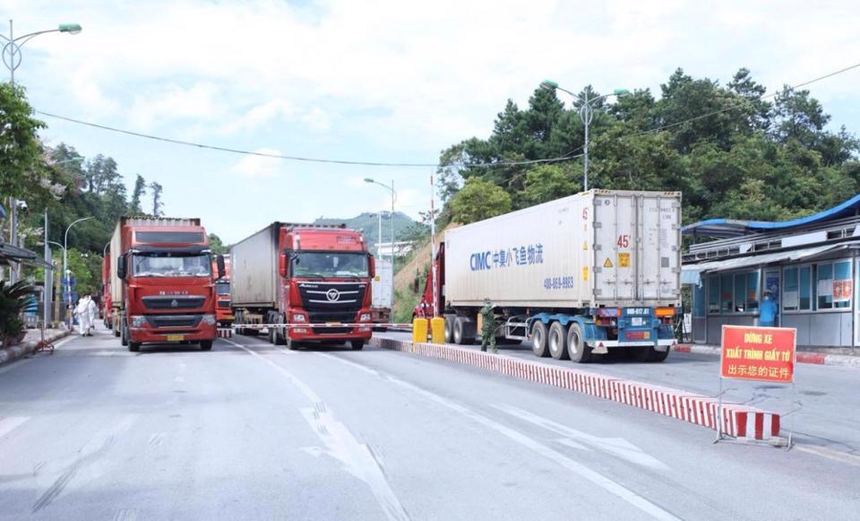 Xuất nhập khẩu hàng hóa qua cửa khẩu Lạng Sơn. Ảnh minh họa