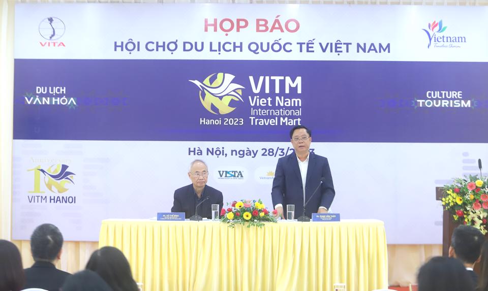 Quang cảnh buổi họp báo. Ảnh: Lại Tấn.