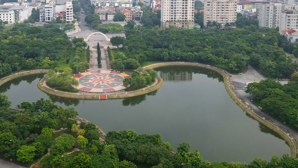 Hồ công viên Cầu Giấy, Phố Thánh Thái, phường Dịch Vọng, quận Cầu Giấy. Ảnh: Phạm Hùng