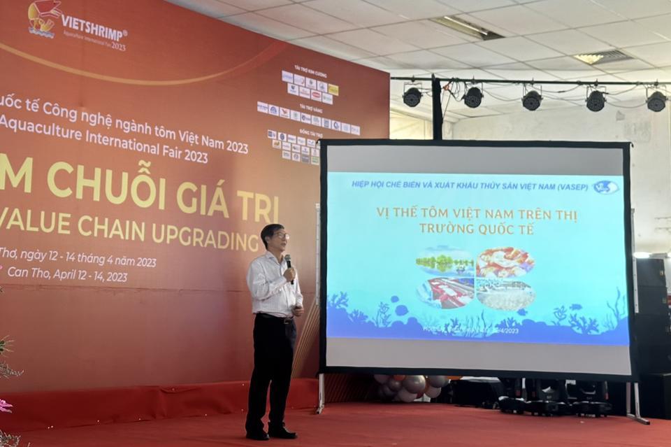 Ông Trương Đình Hòe - Tổng thư ký Hiệp hội Chế biến và Xuất khẩu thủy sản Việt Nam phát biểu tại hội thảo. Ảnh HT