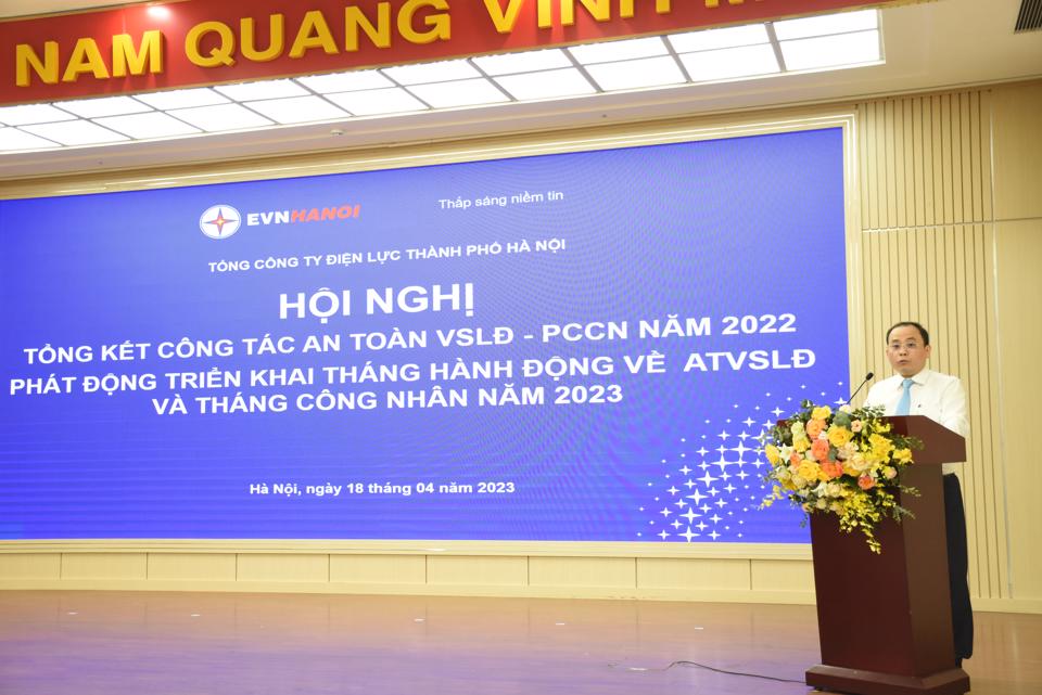 Chủ tịch Công đoàn EVNHANOI Phùng Lê Dũng phát động tại sự kiện. Ảnh: Khắc Kiên