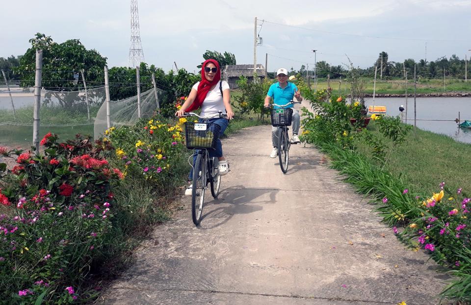 Du khách tham quan Cồn Chim (tỉnh Trà Vinh). Ảnh: Hoài Nam