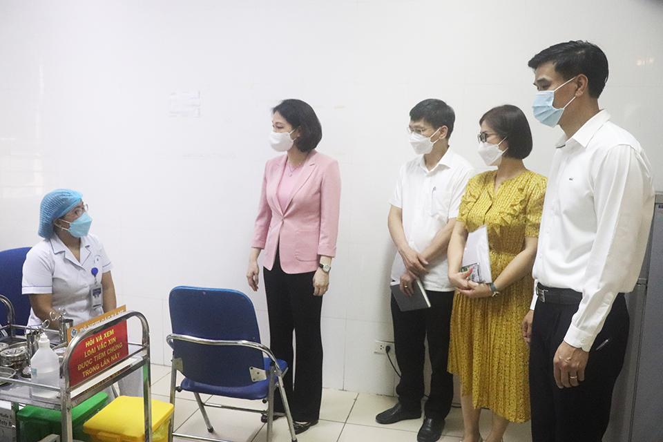 Hôm nay (21/4) là ngày đầu tiên quận triển khai tiêm vaccine Covid-19 trong đợt tiếp nhận này.