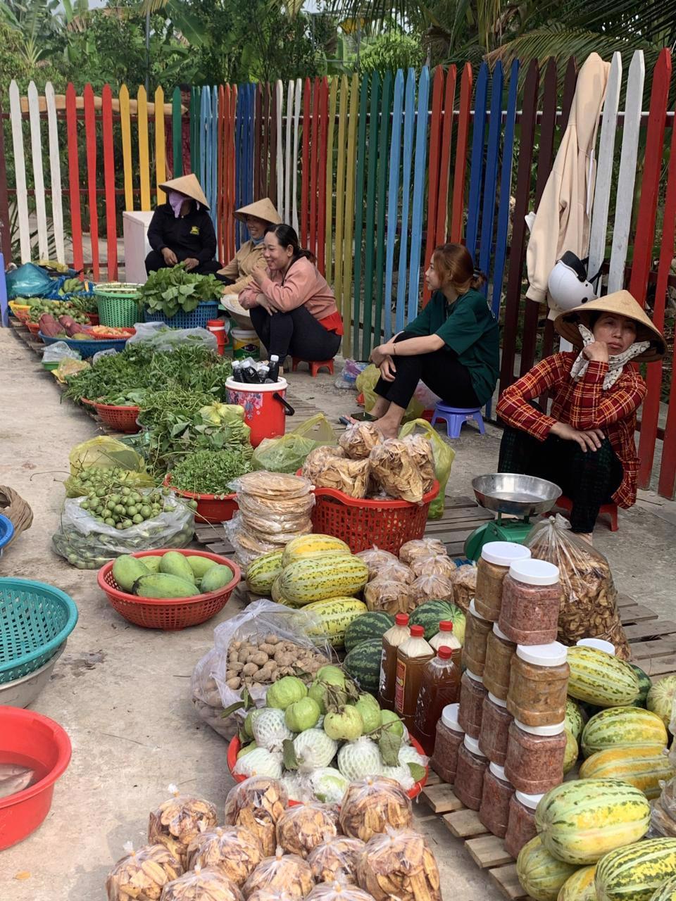 Tái hiện chợ quê U Minh với sững sản vật tự nhiên vốn có   