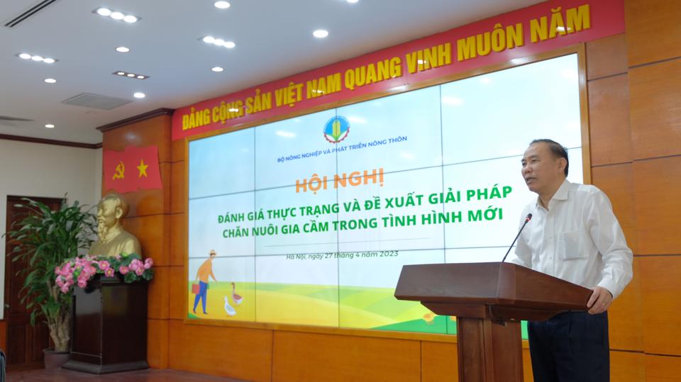 Thứ trưởng Bộ NN&PTNT Phùng Đức Tiến phát biểu tại hội nghị.