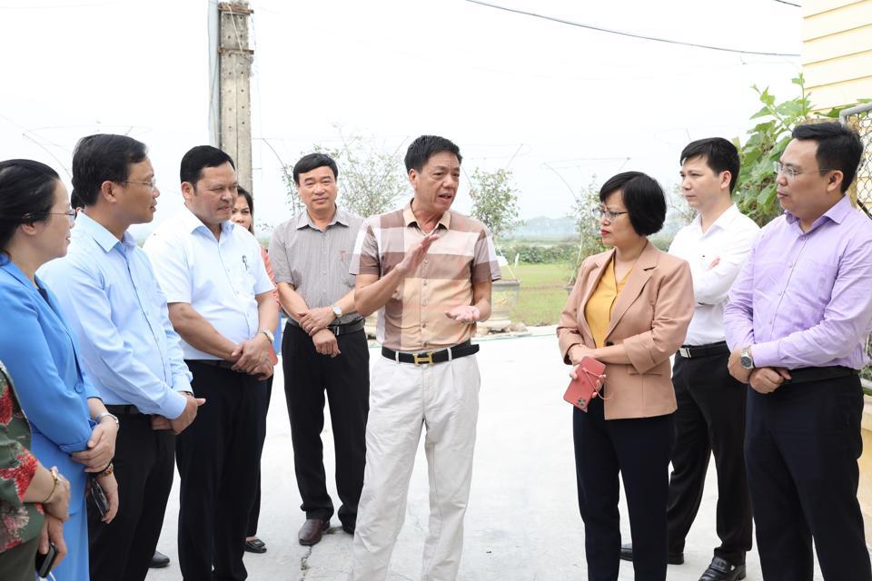 Đoàn giám sát đi khảo sát thực tế tại một số cơ sở chăn nuôi trên địa bàn huyện Ứng Hoà