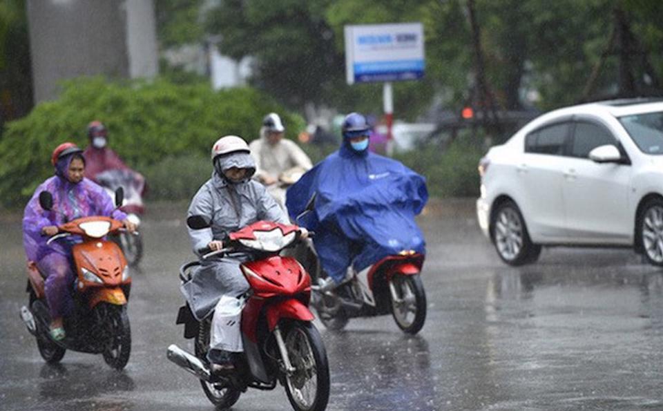 Mưa dông, lốc, sét có nguy cơ xảy ra tại nhiều tỉnh, TP (bao gồm cả Hà Nội).