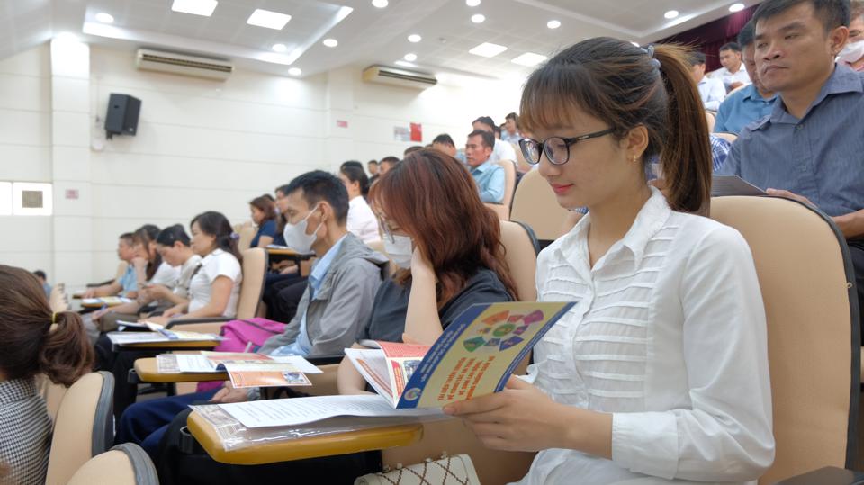 Đại biểu các hợp tác xã tham dự hội nghị.