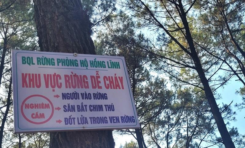 Hàng trăm biển cảnh báo được lắp đặt tại những khu vực rừng dễ cháy