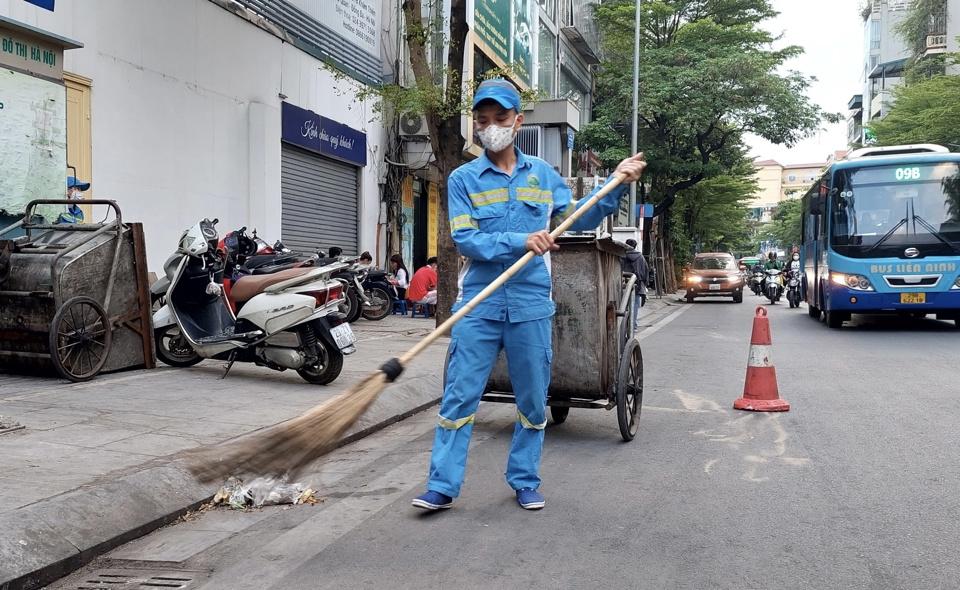 Anh Đinh Duy Đức trong một ca làm việc.