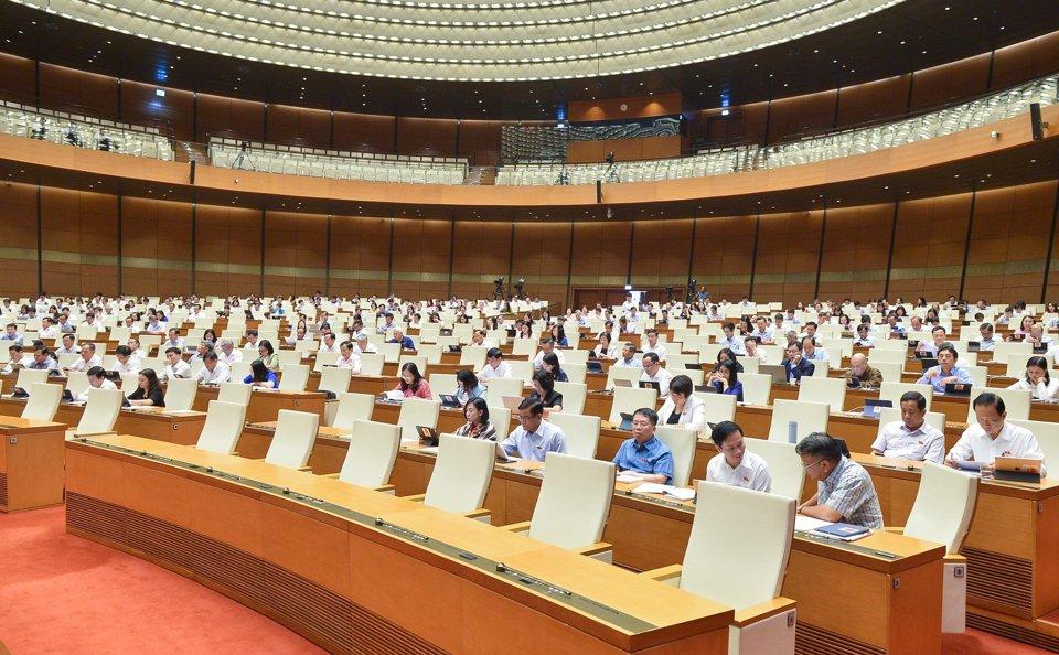 Quang cảnh phiên thảo luận sáng 19/6