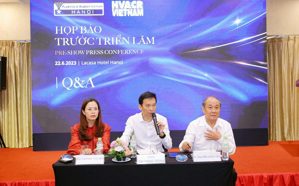 Ban tổ chức 2 triển lãm quốc tế HVACR Vietnam 2023 và Plastics & Rubber Vietnam, Hanoi 2023 thông tin những hoạt động sẽ diễn ra tại triển lãm. Ảnh: Hoài Nam