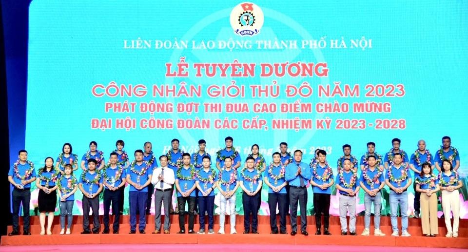 Lễ tuyên dương 100 “Công nhân giỏi Thủ đô” năm 2023 do Liên đoàn lao động TP Hà Nội tổ chức 