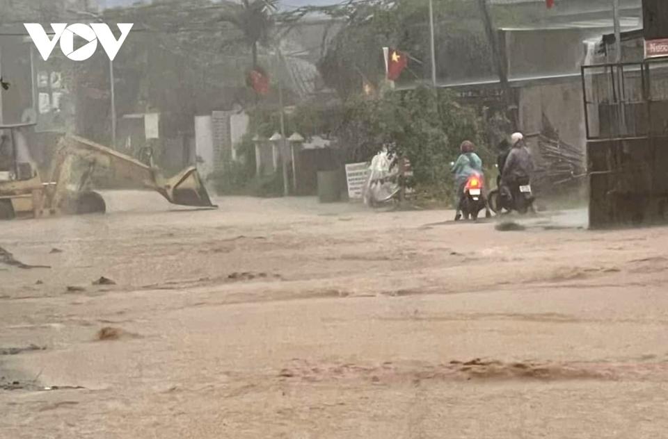 Mưa lớn gây ngập úng ở nhiều nơi tại Sơn La - Ảnh 3