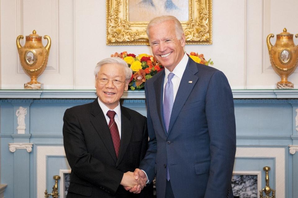 Tổng Bí thư Nguyễn Phú Trọng và Phó Tổng thống Joe Biden tại cuộc chiêu đãi trong chuyến thăm chính thức của Tổng Bí thư tới Mỹ năm 2015. (Ảnh: KT)