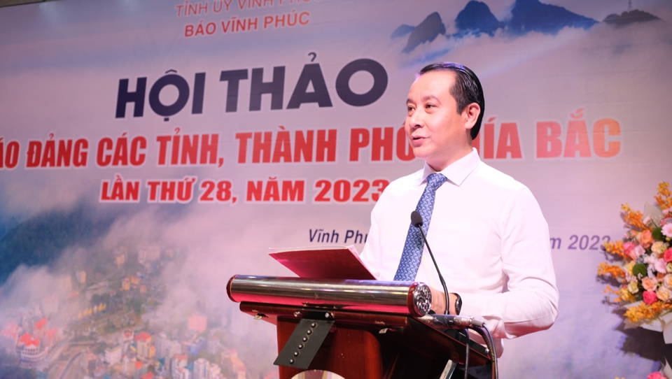 Phó Bí thư Thường trực Tỉnh ủy Vĩnh Phúc Phạm Hoàng Anh phát  biểu tại Hội thảo. Ảnh Sỹ Hào. 