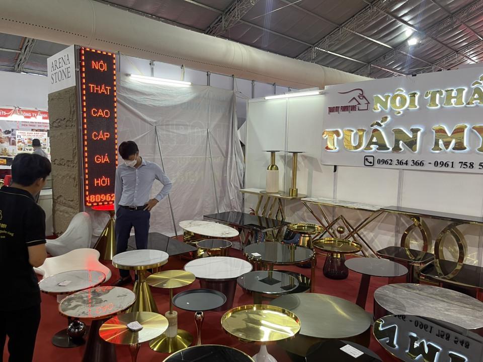 Một gian hàng nội thất tại triển lãm Vietbuild. Ảnh: Thành Luân