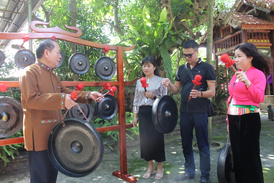 Giới thiệu Chiêng Mường tại Bảo tàng Di sản Văn hóa Mường (TP Hòa Bình, tỉnh Hòa Bình). Ảnh: Khắc Kiên 