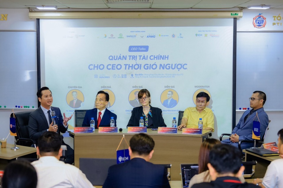 CEO Talks với sự tham gia của những chuyên gia kinh tế hàng đầu thu hút sự quan tâm của nhiều doanh nghiệp.