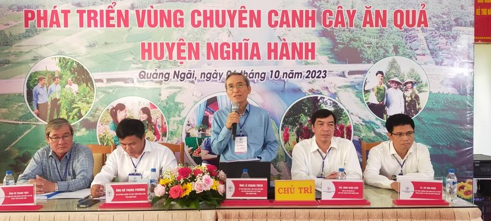 Chủ tịch Liên hiệp các Hội Khoa học và Kỹ thuật tỉnh Quảng Ngãi Lê Quang Thích (giữa)