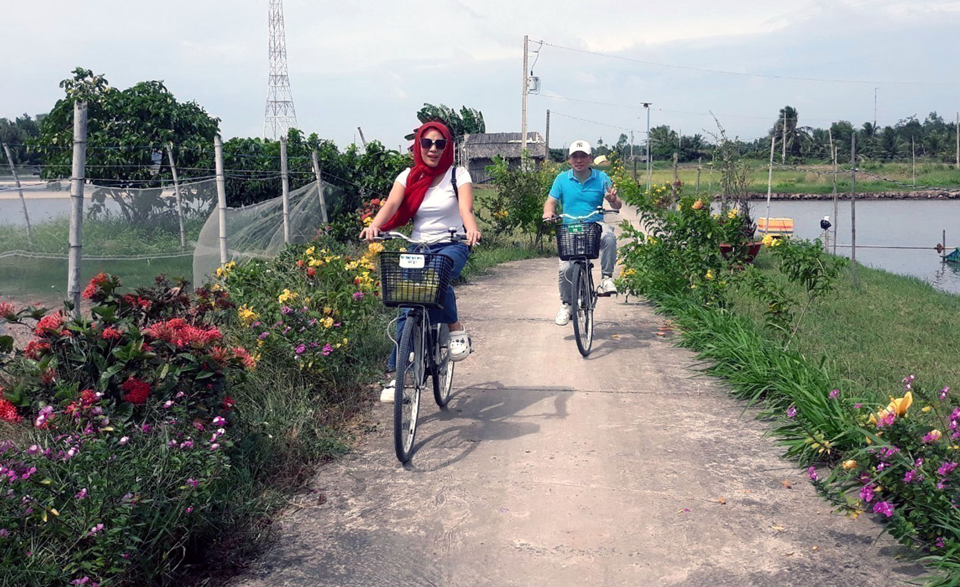 Du khách tham gia tour du lịch khám khá Cồn Chim (Trà Vinh). Ảnh: Hoài Nam