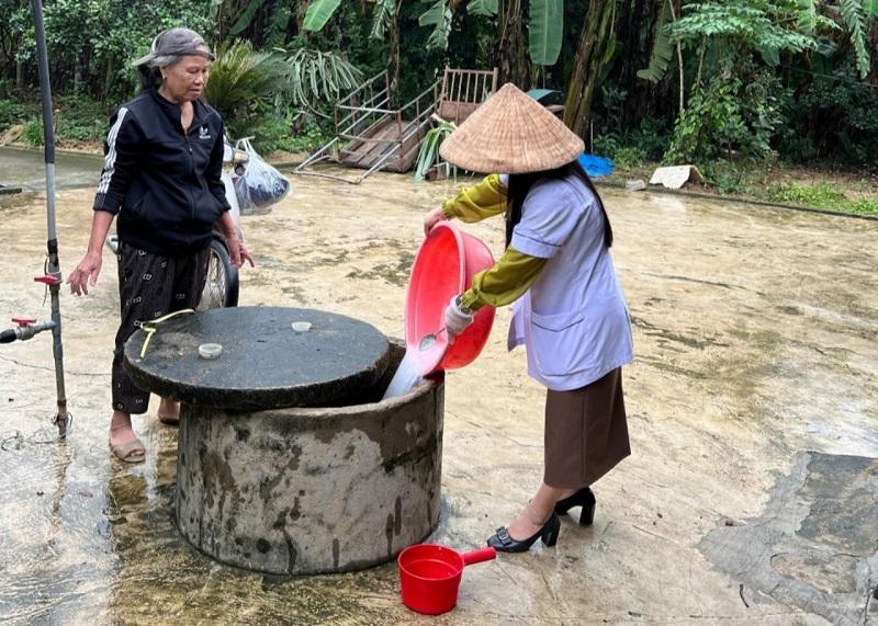 Ngành y tế đang tập trung xử lý môi trường và nguồn nước sinh hoạt cho người dân sau lũ