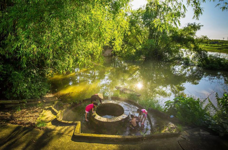 Khám phá nét đẹp làng cổ Đường Lâm qua triển lãm ảnh “Mây trắng xứ Đoài” - Ảnh 1