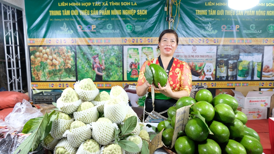 Nông sản của hợp tác xã đến từ tỉnh Sơn La được giới thiệu tại một hội chợ tổ chức tại TP Hà Nội năm 2023.