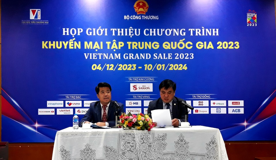 Đại diện Cục Xúc tiến Thương mại thông tin về  Chương trình “Khuyến mại tập trung quốc gia 2023 - Vietnam Grand Sale 2023”. Ảnh: Hoài Nam