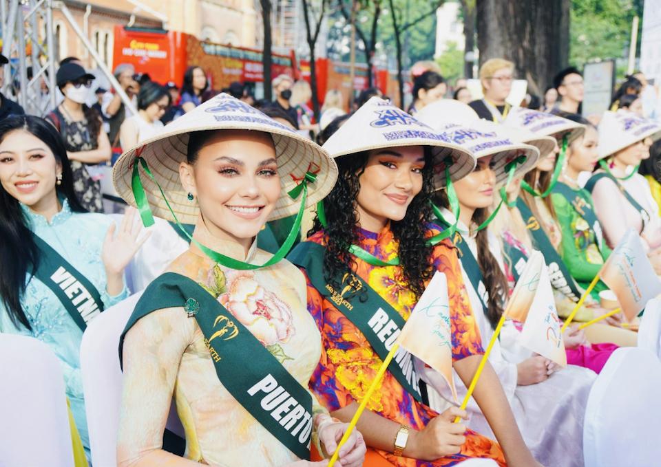 Các thí sinh của cuộc thi hoa hậu Miss Earth tham gia đồng hành cùng Tuần lễ Du lịch TP Hồ Chí Minh năm 2023. Ảnh báo Phụ nữ TP Hồ Chí Minh