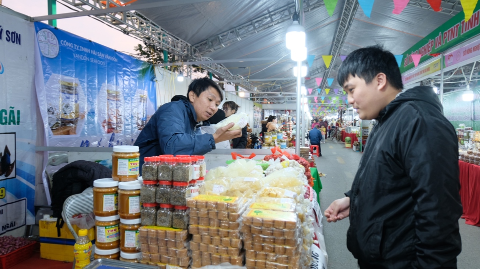 Quy tụ tại Không gian văn hoá sáng tạo Tây Hồ là những đặc sản của khu vực miền Trung và Tây Nguyên cùng 17 tỉnh, TP khác trong cả nước. Riêng Hà Nội có 45 gian hàng với trên 1.000 sản phẩm OCOP.