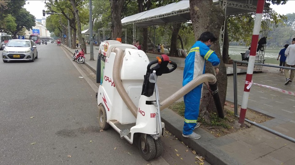 Công ty TNHH MTV Môi trường Đô thị Hà Nội tăng cường phương tiện, nhân lực duy trì vệ sinh môi trường phục vụ Tết Dương lịch.